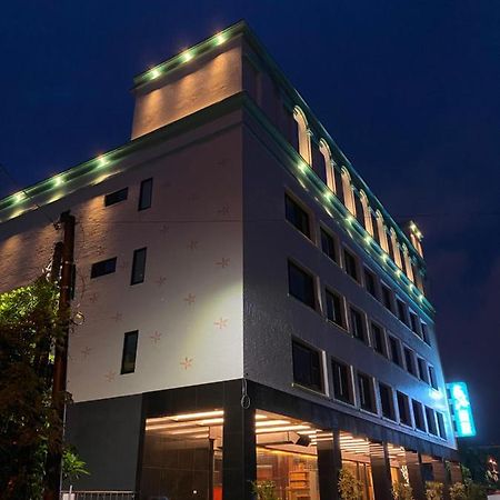 Weifeng Boutique Business Hotel - Zhanqian Branch Pingtung المظهر الخارجي الصورة