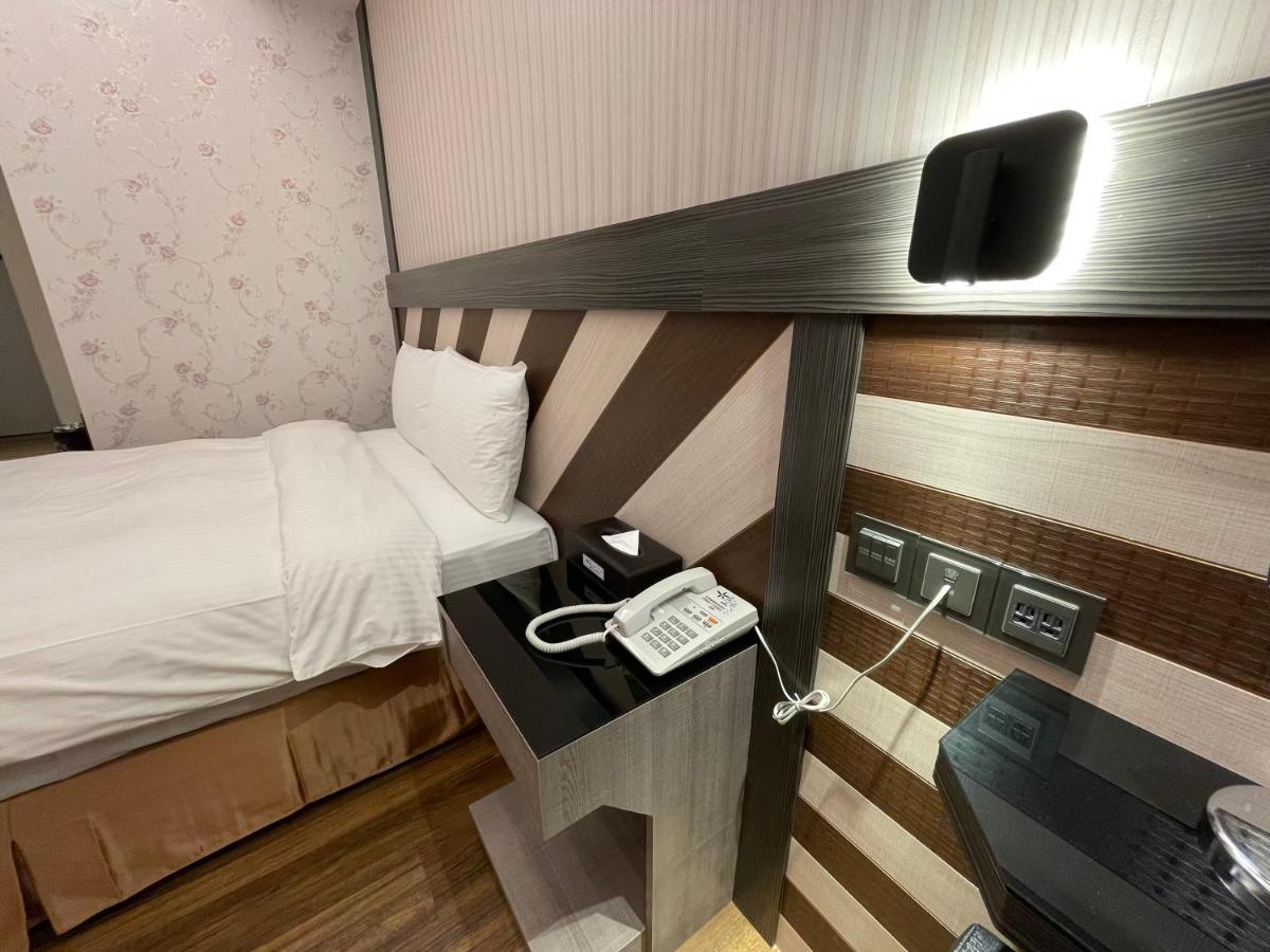 Weifeng Boutique Business Hotel - Zhanqian Branch Pingtung المظهر الخارجي الصورة