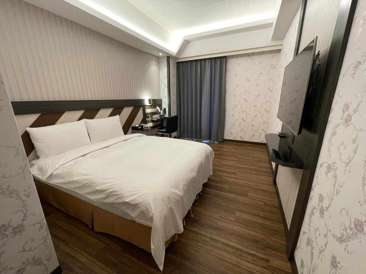 Weifeng Boutique Business Hotel - Zhanqian Branch Pingtung المظهر الخارجي الصورة
