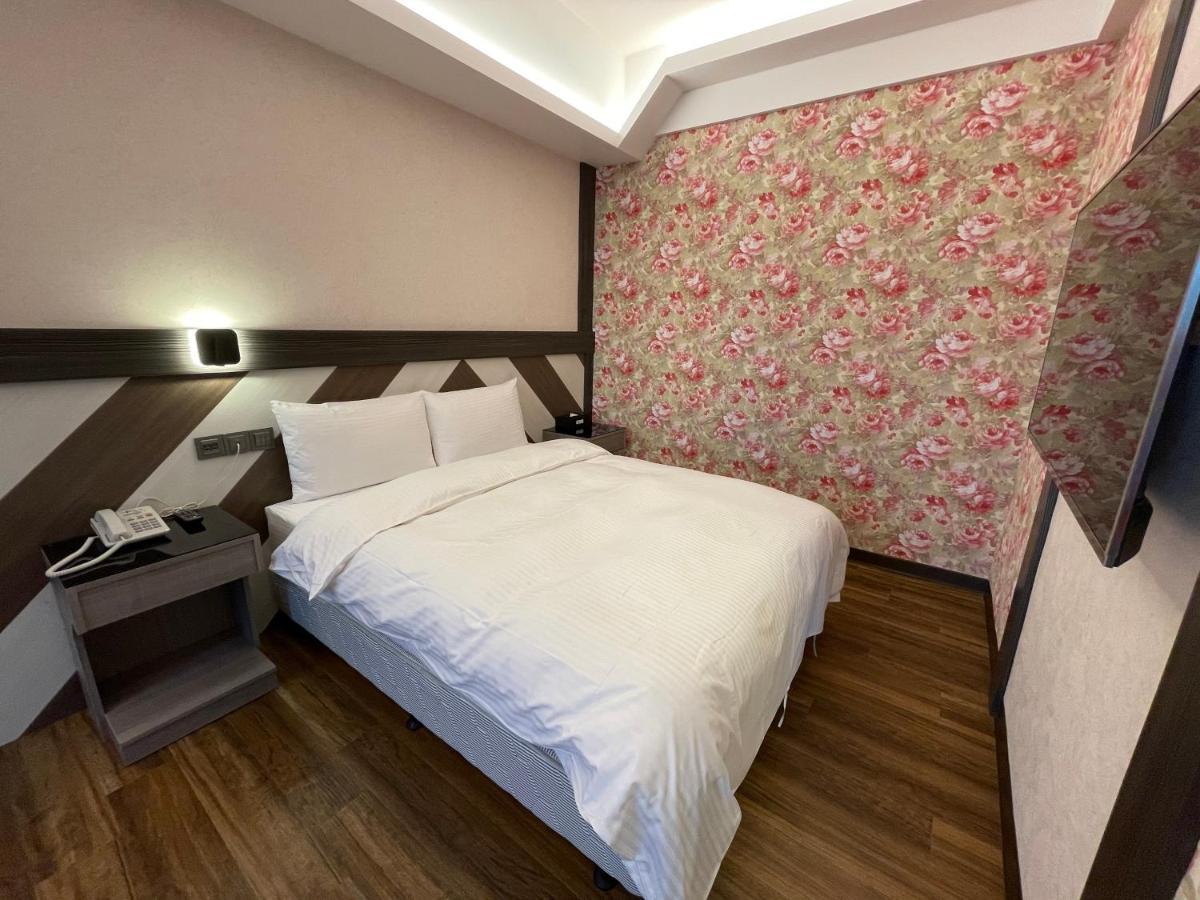 Weifeng Boutique Business Hotel - Zhanqian Branch Pingtung المظهر الخارجي الصورة