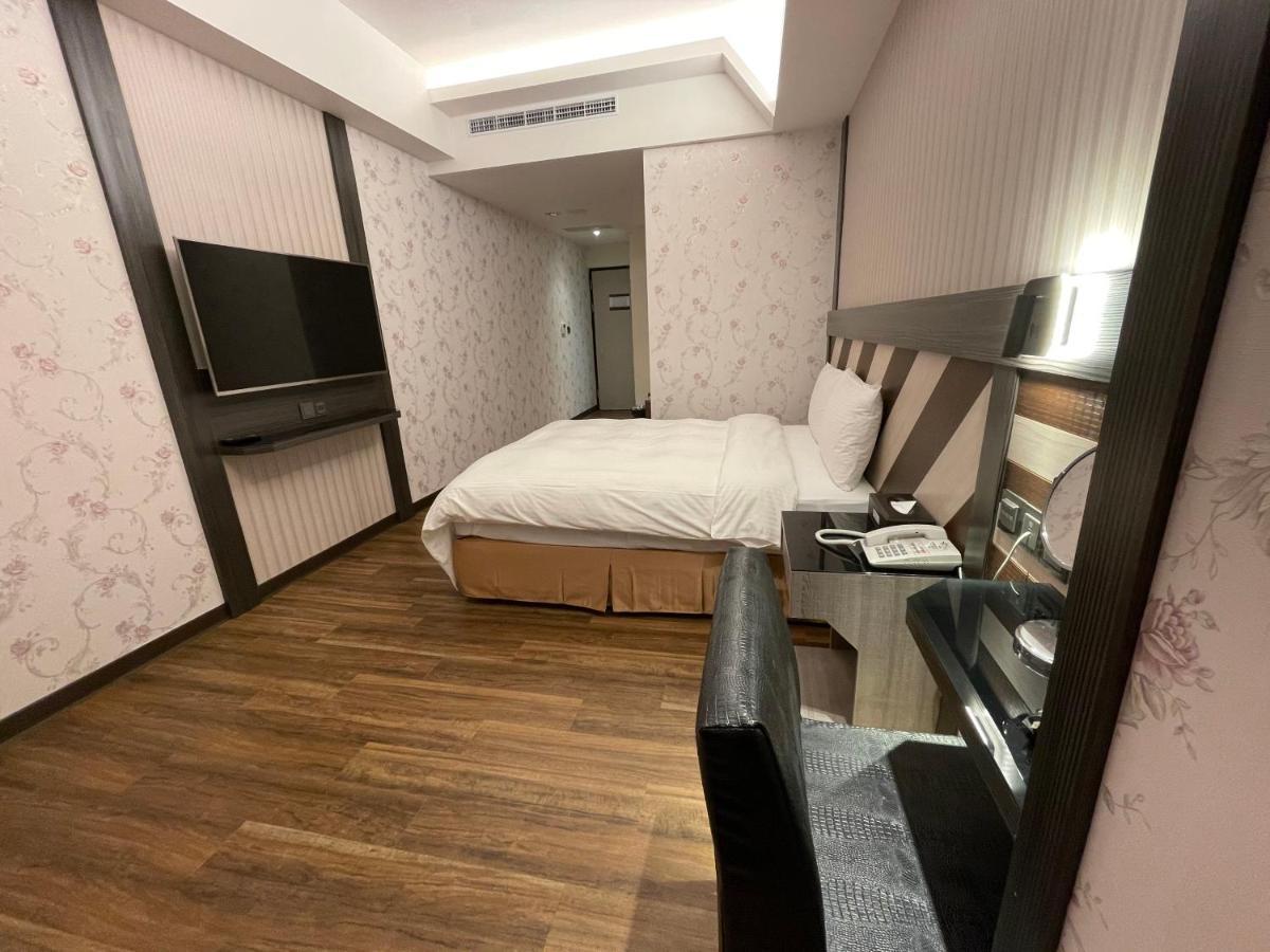 Weifeng Boutique Business Hotel - Zhanqian Branch Pingtung المظهر الخارجي الصورة