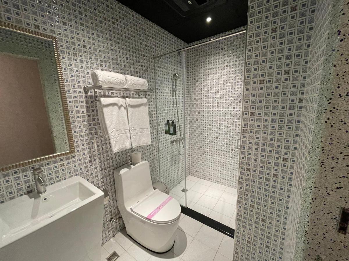 Weifeng Boutique Business Hotel - Zhanqian Branch Pingtung المظهر الخارجي الصورة