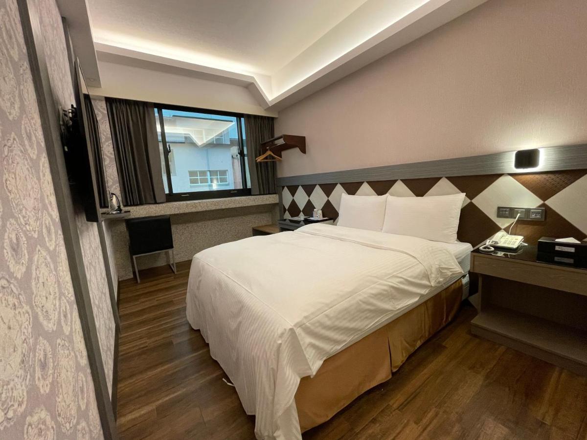 Weifeng Boutique Business Hotel - Zhanqian Branch Pingtung المظهر الخارجي الصورة