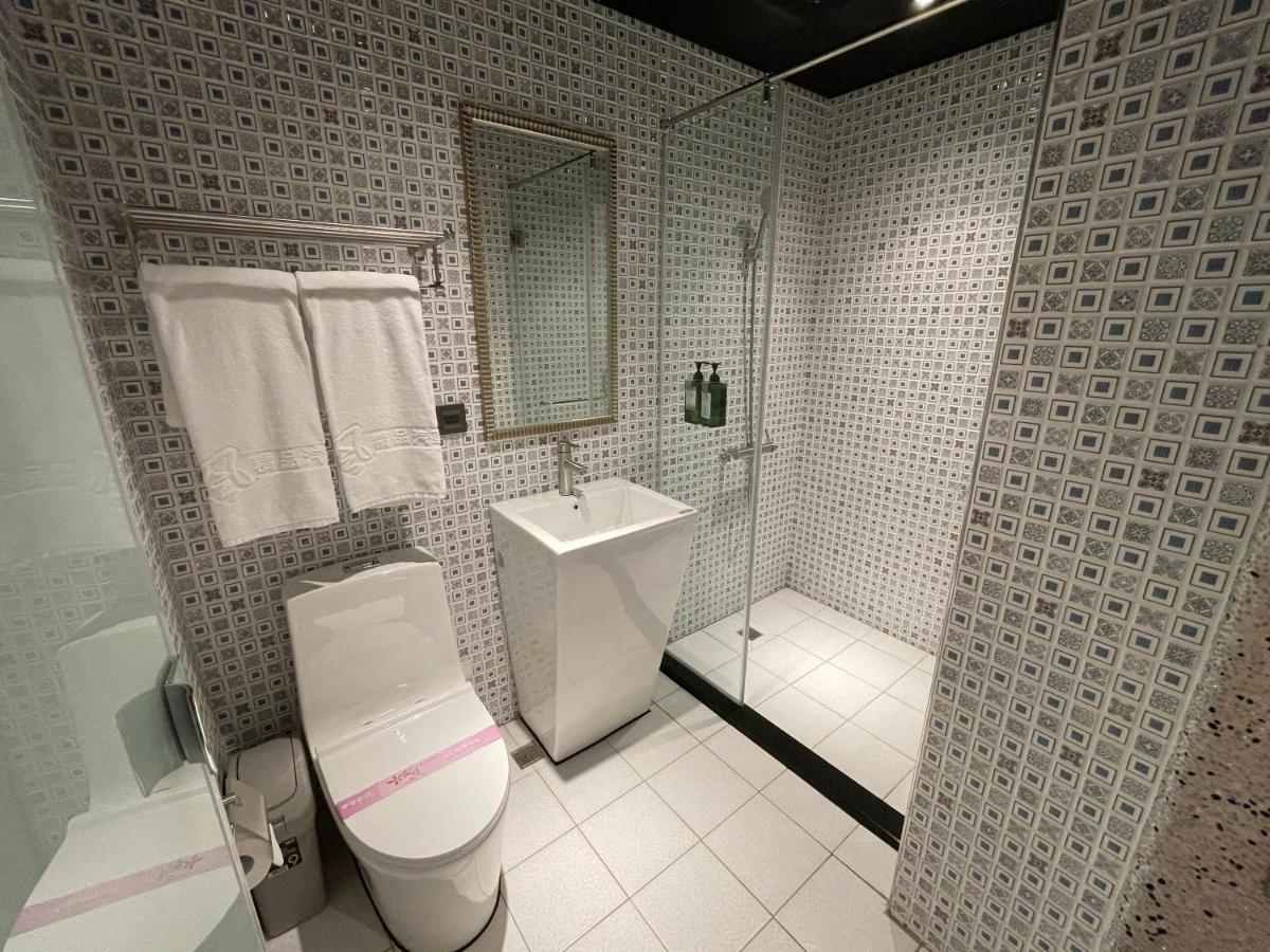 Weifeng Boutique Business Hotel - Zhanqian Branch Pingtung المظهر الخارجي الصورة