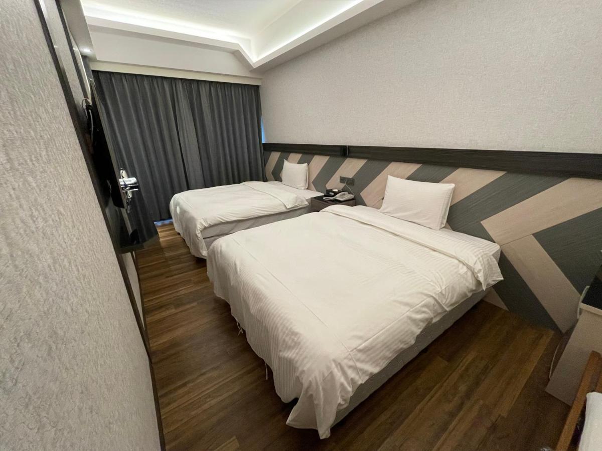 Weifeng Boutique Business Hotel - Zhanqian Branch Pingtung المظهر الخارجي الصورة