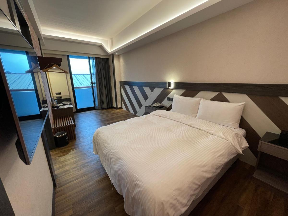 Weifeng Boutique Business Hotel - Zhanqian Branch Pingtung المظهر الخارجي الصورة
