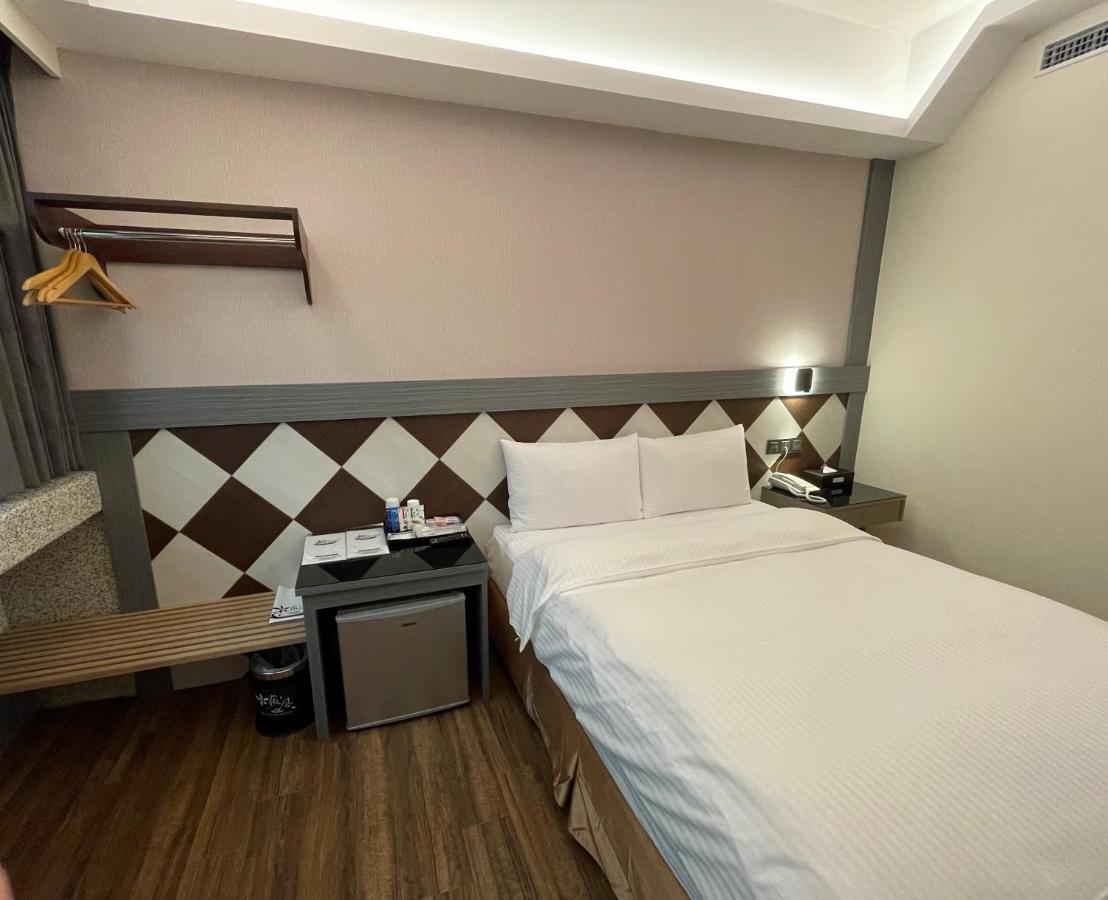 Weifeng Boutique Business Hotel - Zhanqian Branch Pingtung المظهر الخارجي الصورة