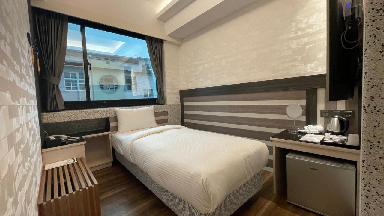 Weifeng Boutique Business Hotel - Zhanqian Branch Pingtung المظهر الخارجي الصورة