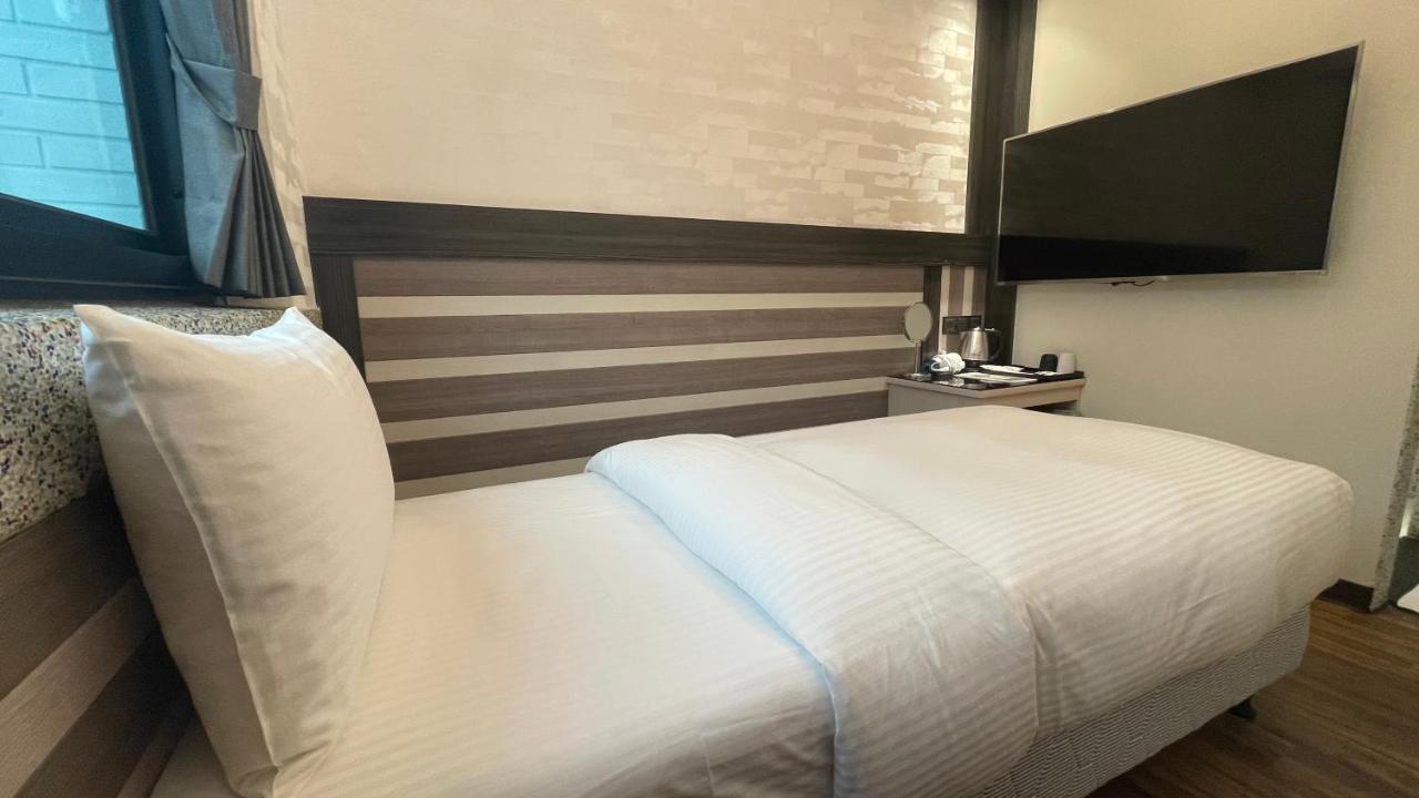 Weifeng Boutique Business Hotel - Zhanqian Branch Pingtung المظهر الخارجي الصورة