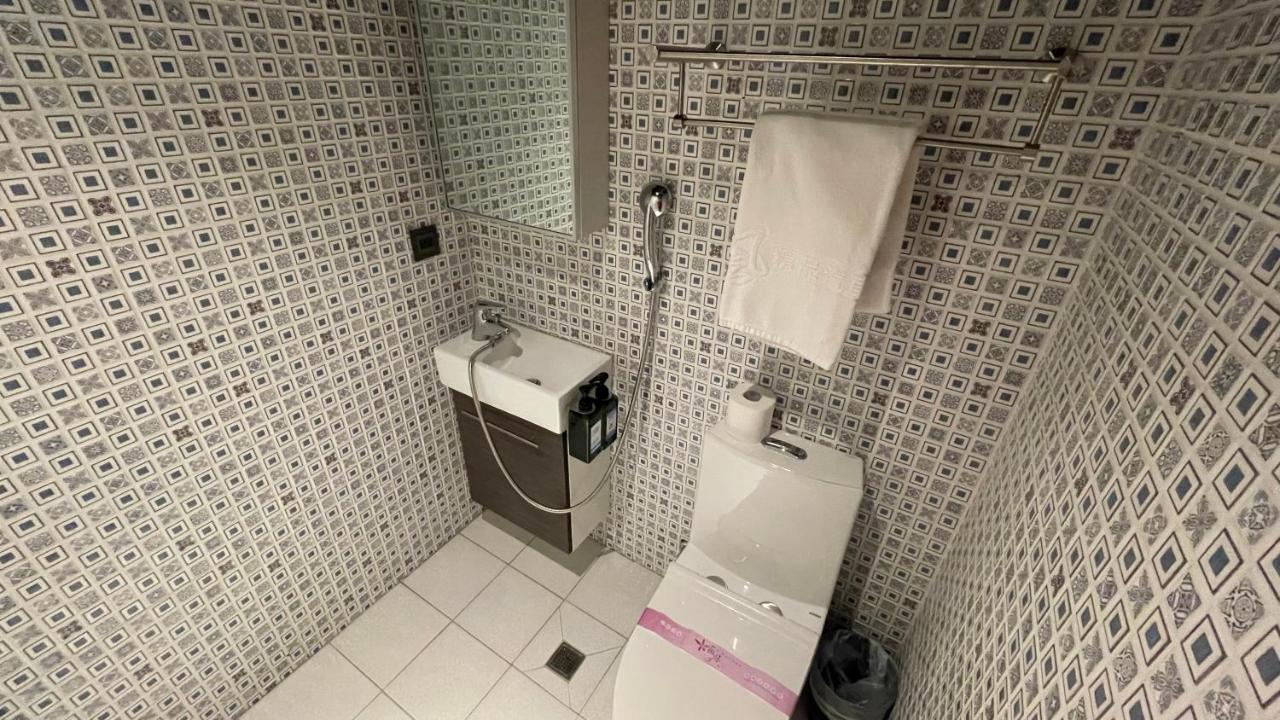 Weifeng Boutique Business Hotel - Zhanqian Branch Pingtung المظهر الخارجي الصورة